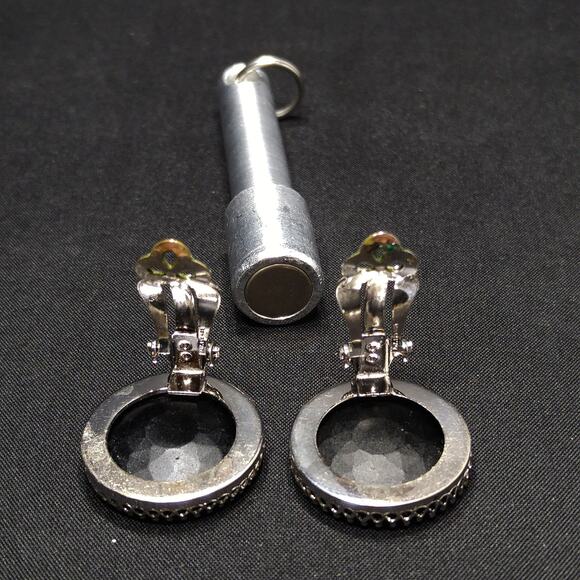 Vintage Whiting & Davis Cameo Clip Earrings, Reverse Intaglio, Silver Tone - Picture 8 of 10